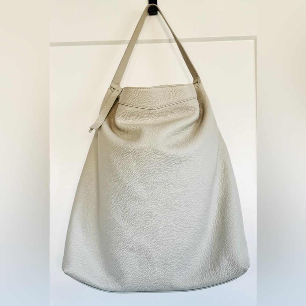 EUC Oversized Everlane Pebble Leather Bag